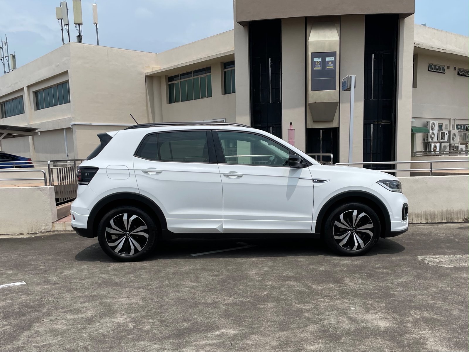 Volkswagen T-Cross R-Line photo 4